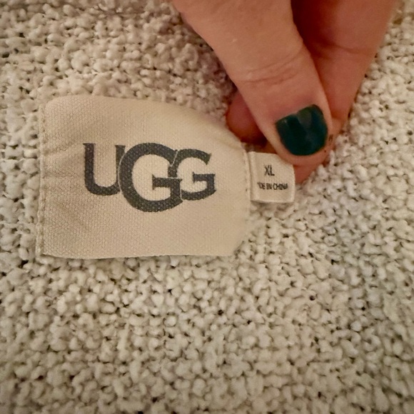 UGG White Textured Fleece Garment - Picture 2 of 3